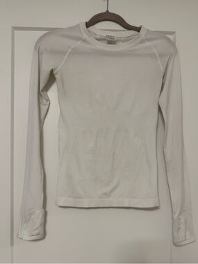 Athleta White Long-Sleeve Performance Tee-size XXSmall